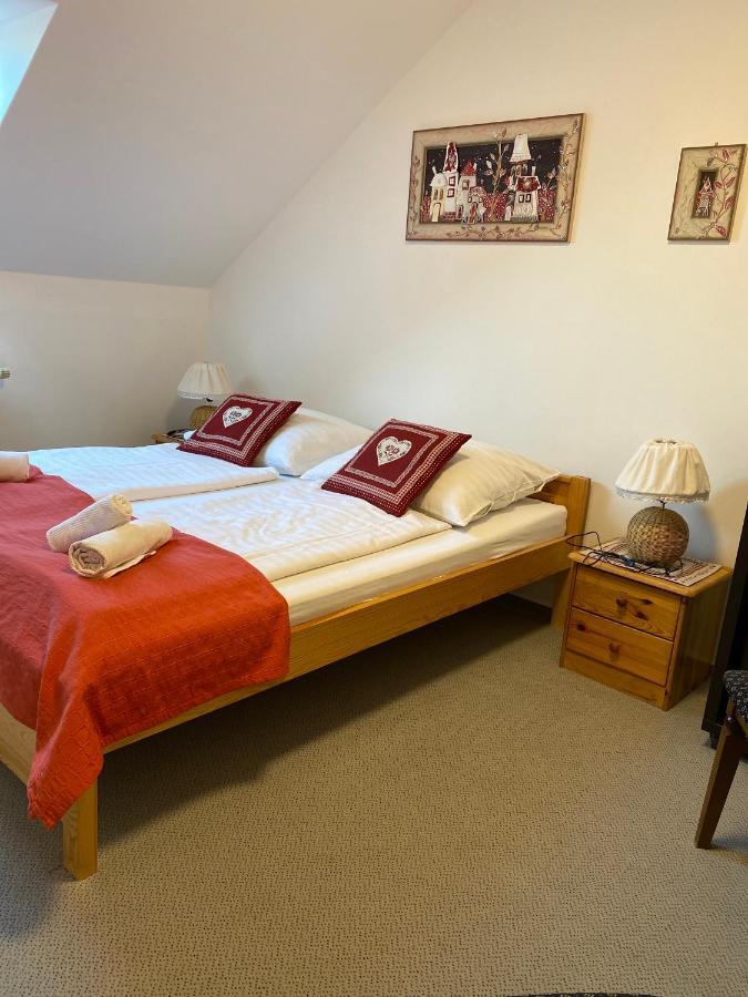 Penzion Vila Petra Bed&Breakfast Вельки-Славков Экстерьер фото